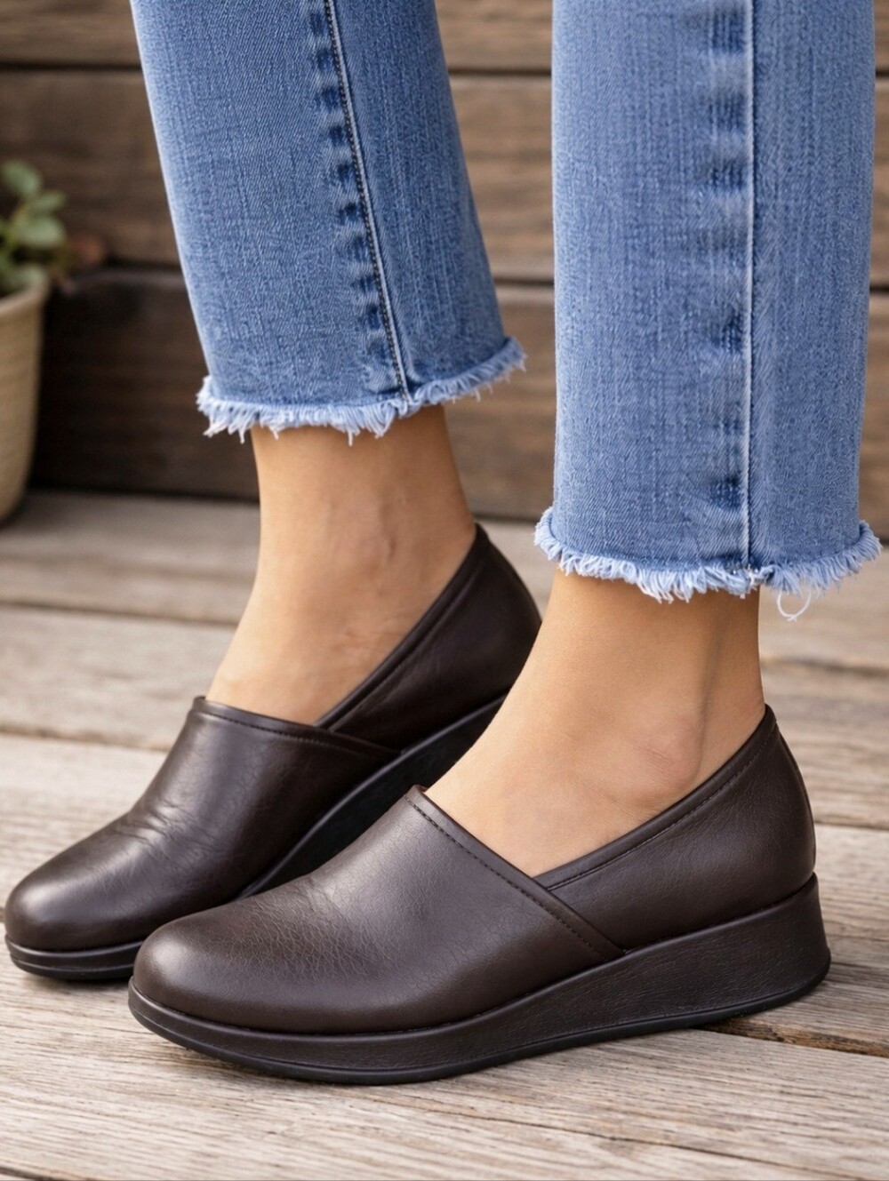 Clarks Y2K Minimalist Brown Leather Low Platform Wedge Loafer 7.5M